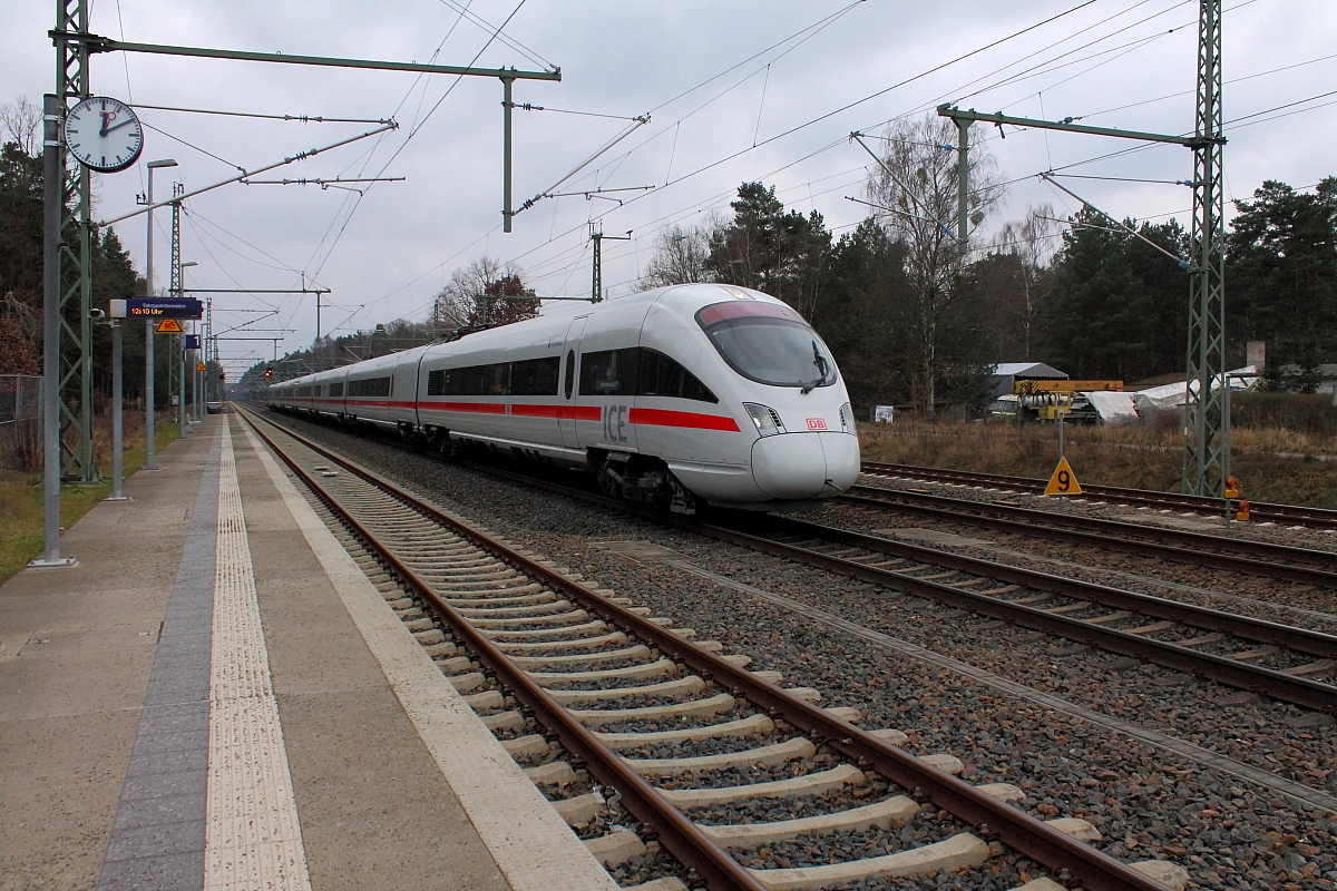 Der Tz 1164 „Rödental“ fährt am 13.01.2018 als ICE 1724 von München Hbf nach Rostock Hbf durch Nassenheide.