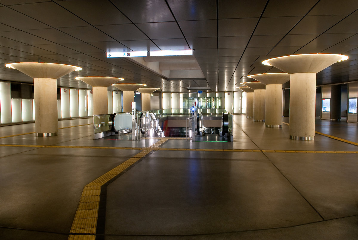 Der U-Bahnhof am Clodwigplatz der KVB-Linie 17. Aufgenommen a, 12.5.2019.