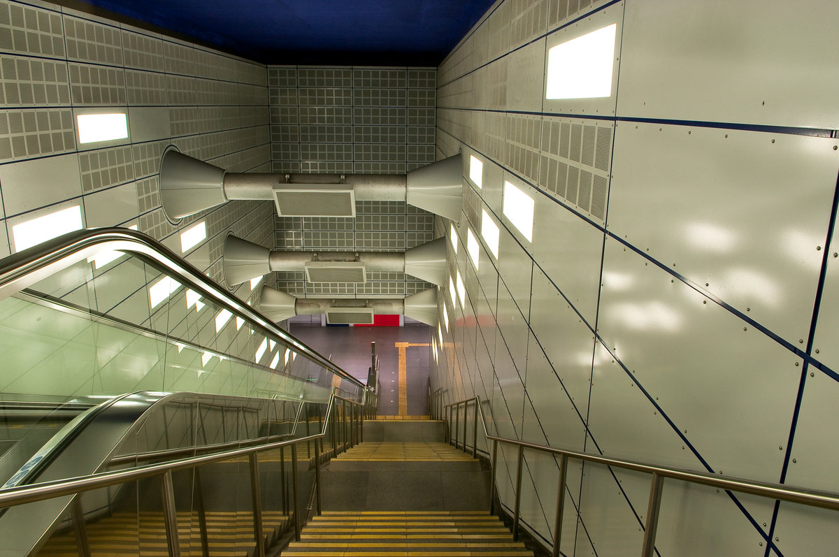 Der U-Bahnhof der KVB Linie 5 an der U-Bahnstation Rathaus. Aufgenommen am 24.5.2019.