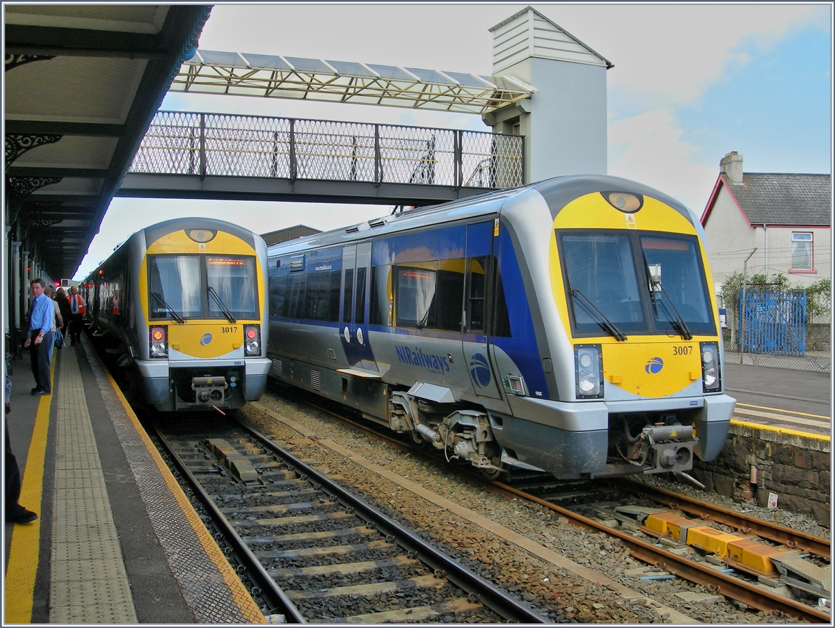 Der überwiegende Teil der Nordirischen Zugleistungen wird mit den neuen Dieseltriebwagenzügen C3K (Class 3000) erbracht. 
Hier kreuzen sich die Züge Belfast - Derry und Derry - Belfast in Coleraine am 19. September 2007.