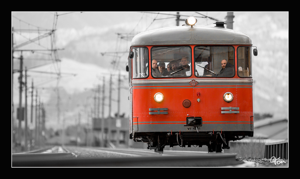 Der Ürdinger Schinenbus VT 10.01 (NBiK 5010 001) fährt als SR 14178 von Zeltweg nach Klagenfurt. 
Zeltweg Colorkey 04.03.2017