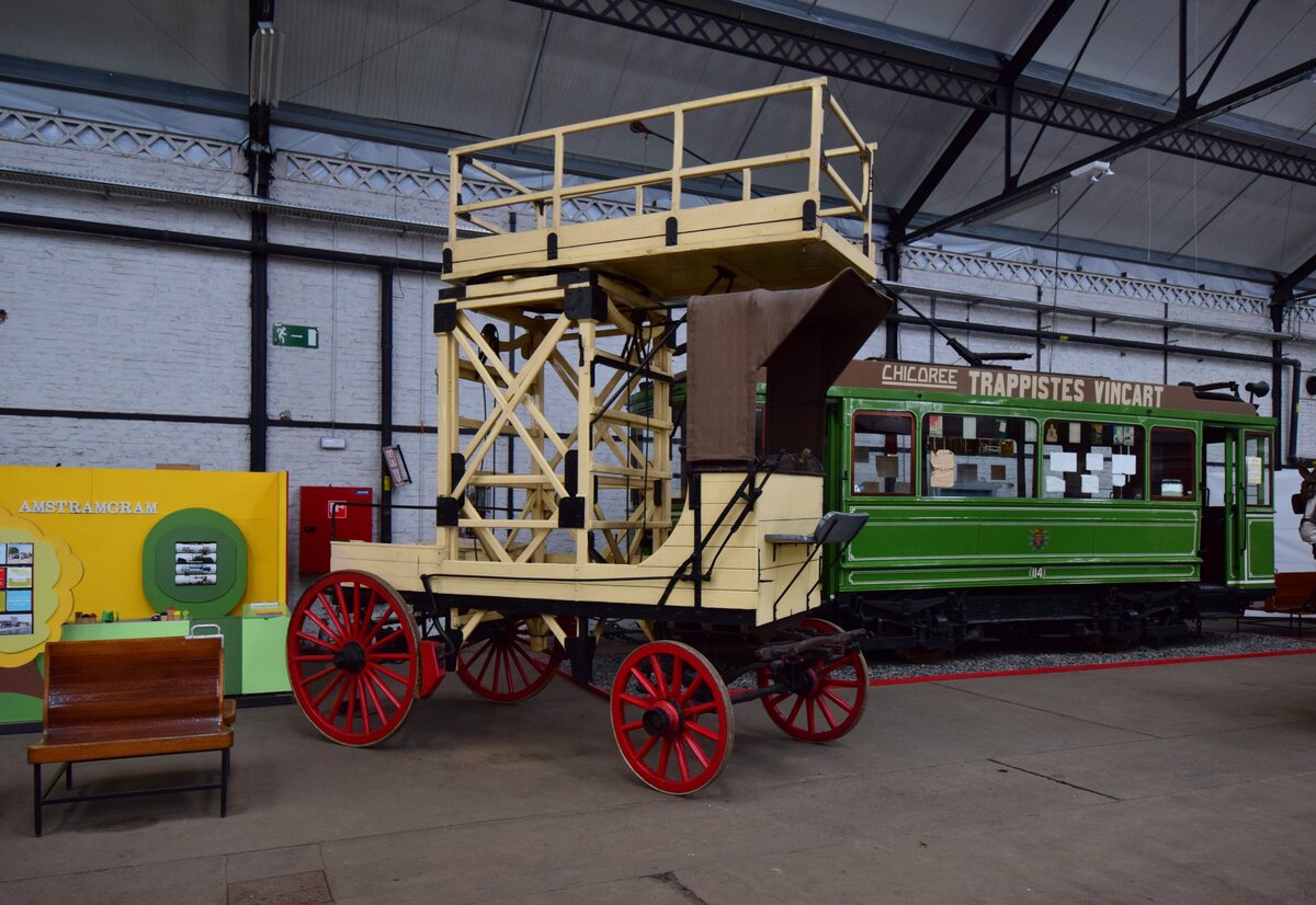 Der Urahne der Turmwagen f�r Oberleitungen. Im Museum des �ffentlichen Nahverkehrs der Wallonie in L�ttich steht dieser Kutschenwagen f�r Oberleitungsarbeiten ausgestellt. �ber Alter und Herkunft war leider keine Info vorhanden.

L�ttich 17.04.2026