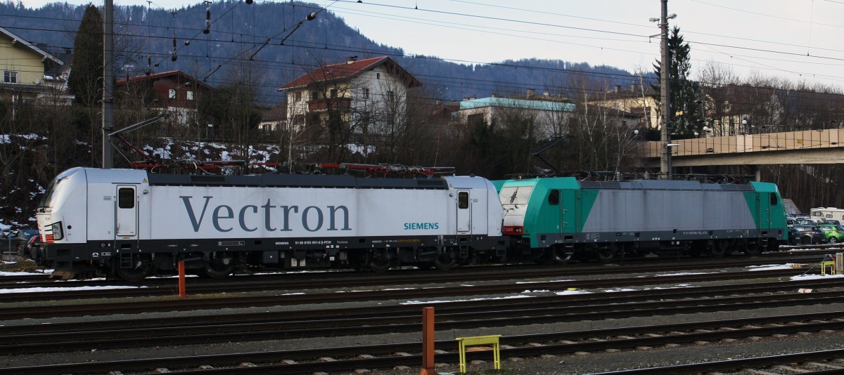 Der Vectron 193 901-3 steht zusammen mit 186 249-9 am 15.1.2015 im Bahnhof Kufstein. Beide sind von Lokomotion angemietet, wobei der Vectron bald Lokomotion verlässt. Dafür ist die 186 249-9 PL (270 006-7) neu für Lokomotion im Einsatz, wird aber warscheinlich nicht nach Italien fahren, da sie nur die Zulassung für D, PL und A hat.