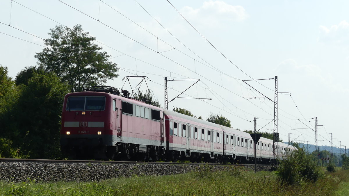 Der Vollständigkeit halber hier ein lichttechnischer weniger gutes Bild, welches die andere Richtung in Tübingen-Lustnau zeigt, wo man an bewölkten Tagen sicherlich auch passable Aufnahmen anfertigen kann. 
