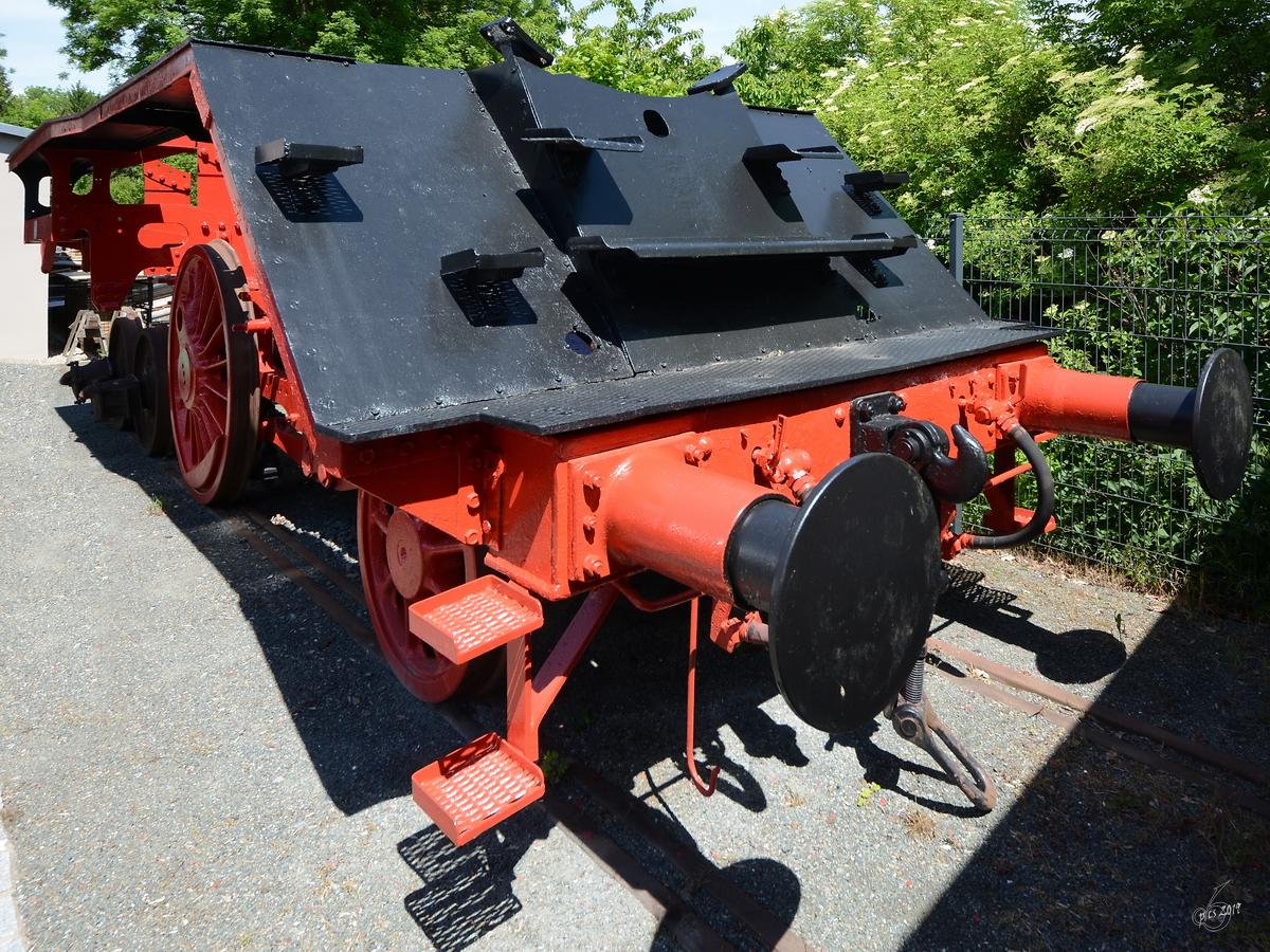 Der vordere Teile eines Rahmens einer Dampflokomotive war Anfang Juni 2019 auf dem Gelände des Deutschen Dampflokomotiv-Museums Neuenmarkt-Wirsberg zu sehen.