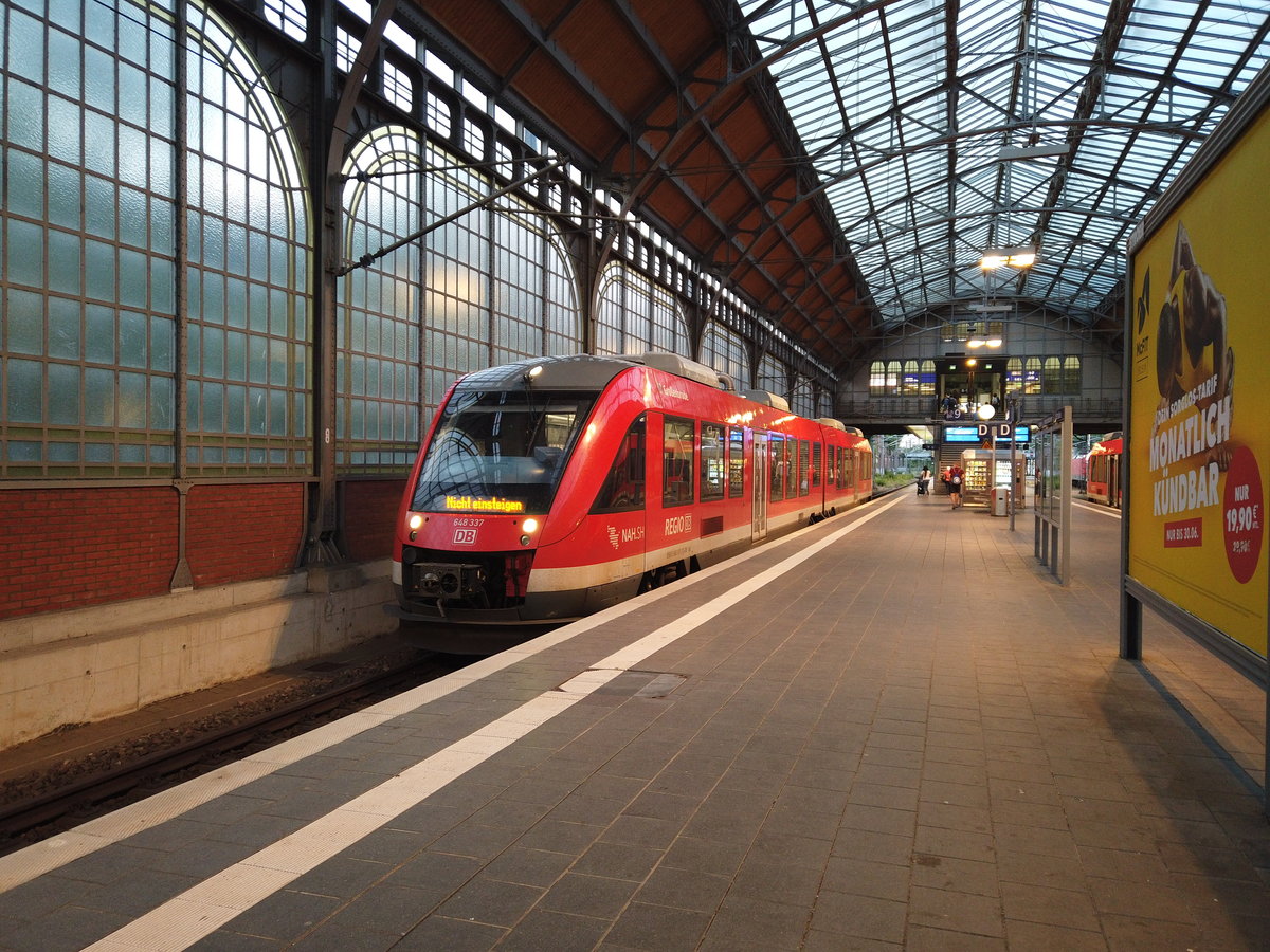 Der vorletzte Zug aus Travemünde ist gerade in Lübeck eingefahren und fährt nun in die Abstellung. 16.06.2020