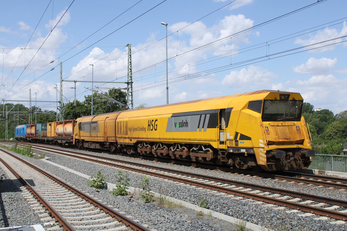 Der Vossloh HSG Schienenschleifzug wurde am 17.07.2023 in Leipzig-Thekla von der PRESS 285 104-2 Richtung Mockau gezogen.