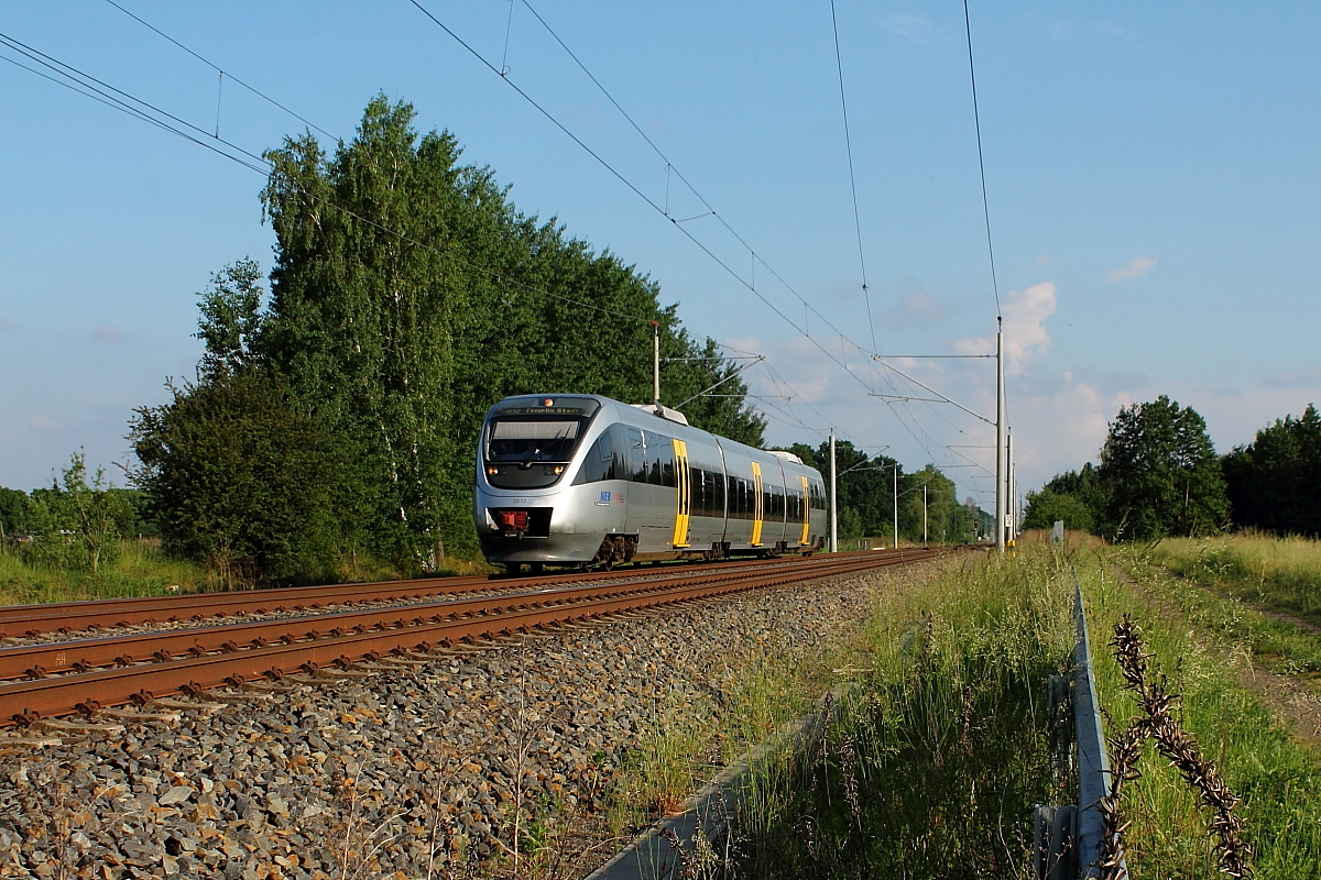 Der VT 0013 (95 80 0643 621-5 D-TDRO) im Dienst der NEB am 01.06.2016 auf der RB 12 von Berlin Ostkreuz nach Templin Stadt bei der Durchfahrt in Nasenheide.