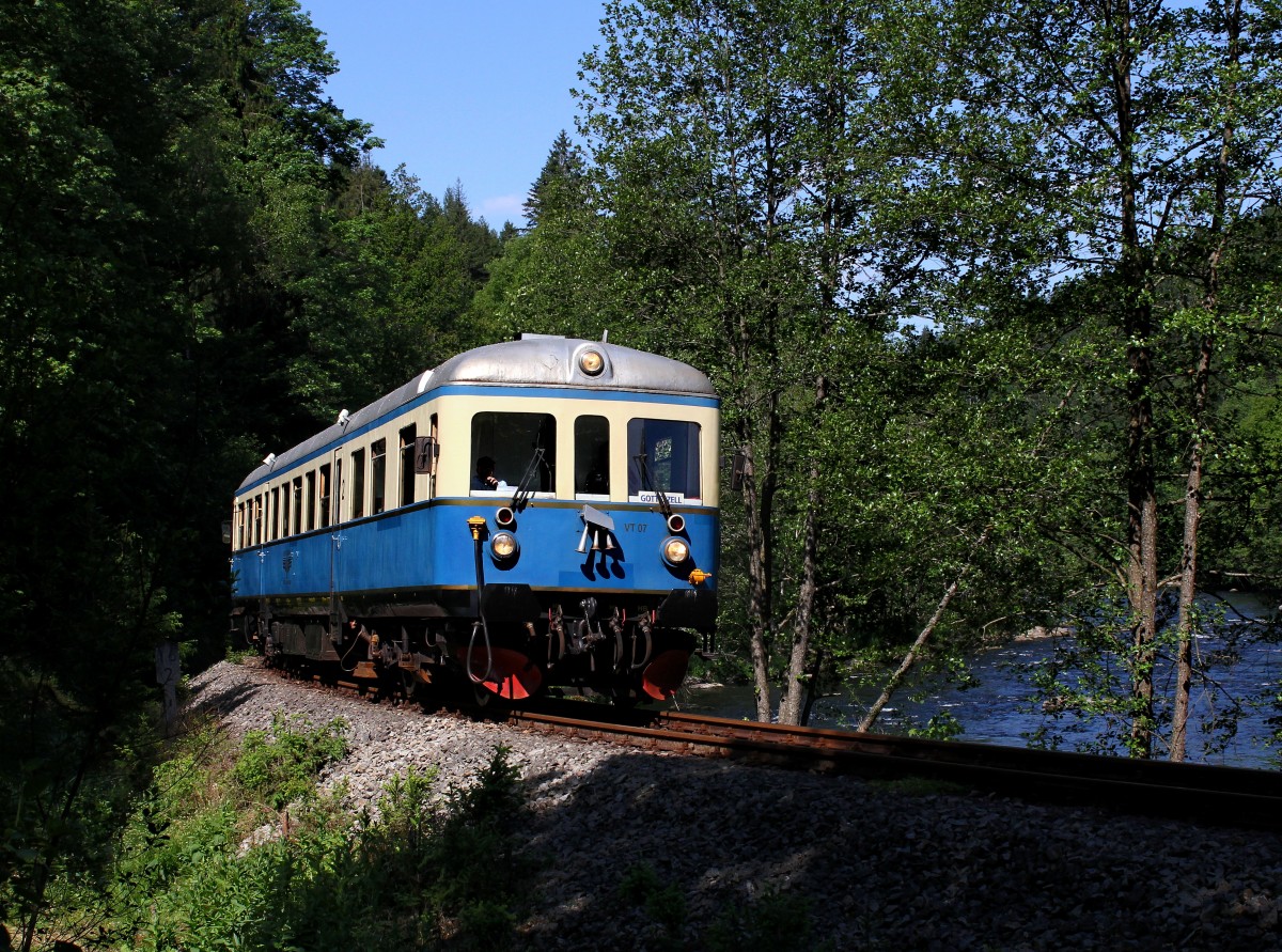 Der VT 07 bei einer Fotofahrt am 26.05.2012 unterwegs bei Gumpenried-Asbach.