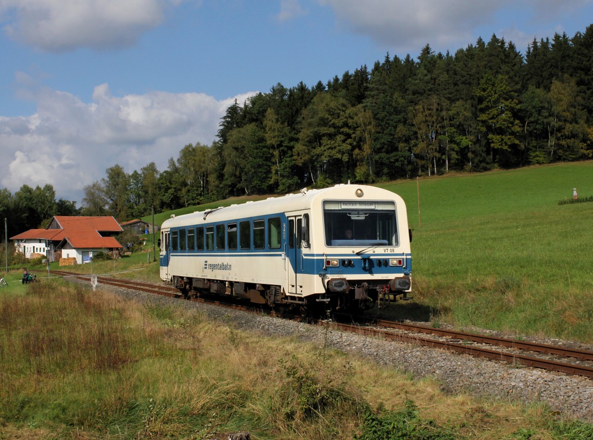 Der VT 08 bei einer Fotofahrt am 27.09.2014 unterwegs bei Gotteszell.
