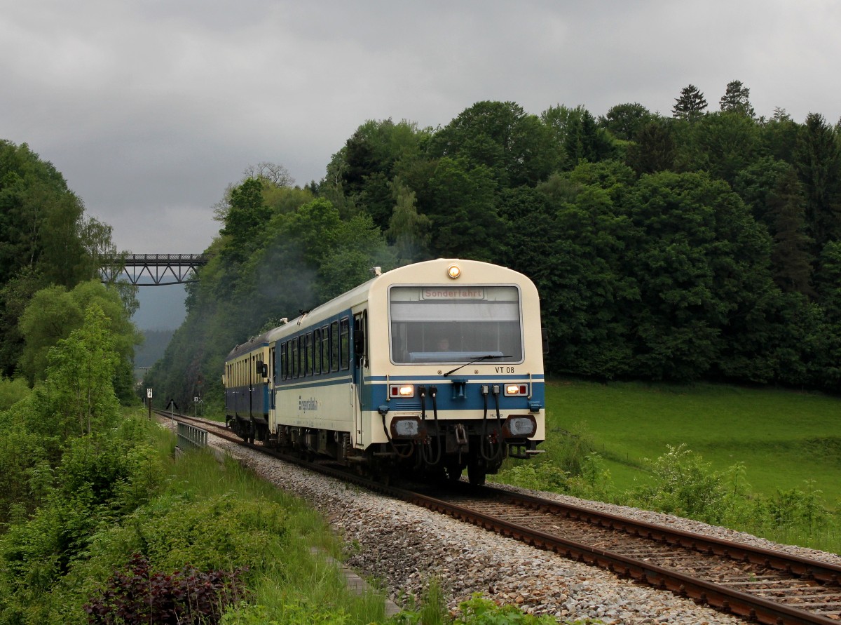 Der VT 08 und der VT 07 als Sonderzug nach Zwiesel am 24.05.2014 unterwegs bei Zachenberg.