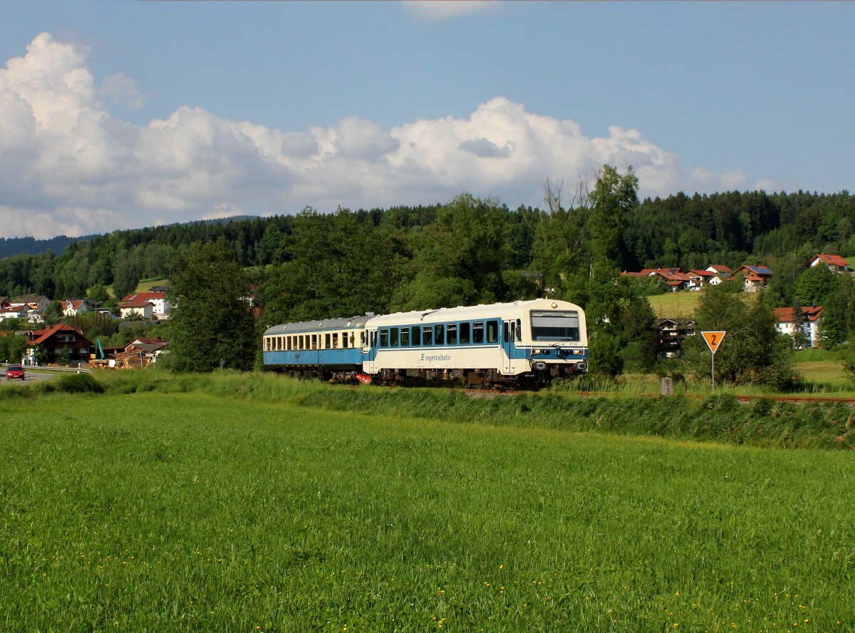 Der VT 08 und der VT 07 als Sonderzug am 24.05.2014 unterwegs bei Teisnach.