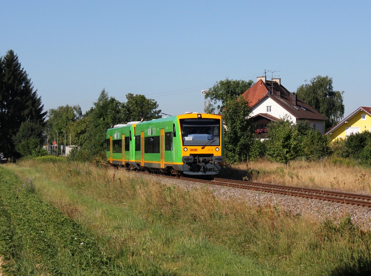 Der VT 16 und der VT 27 als RB nach Bayerisch Eisenstein am 02.08.2013 unterwegs bei Pankofen.
