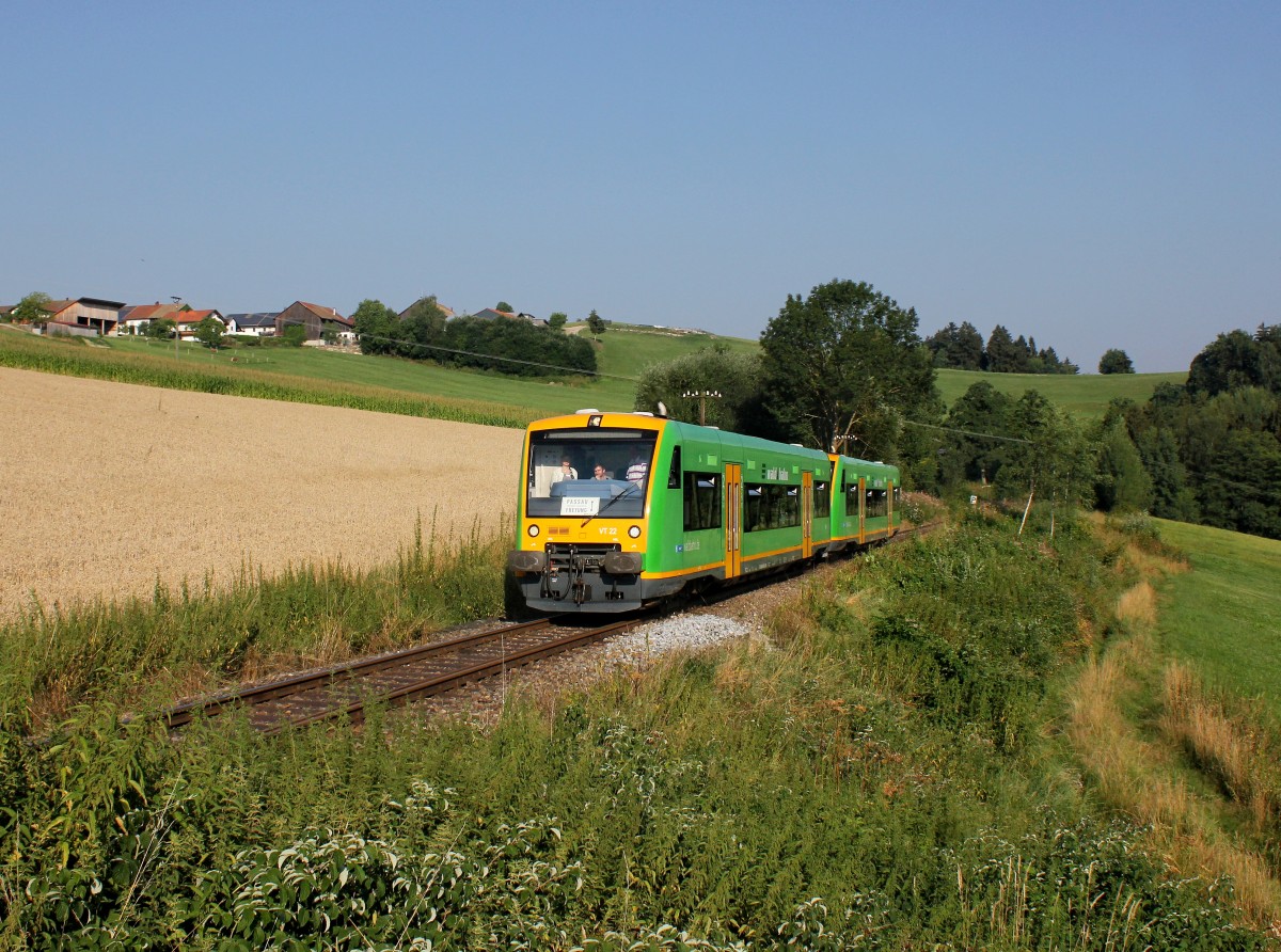 Der VT 22 und der VT 15 nach Freyung am 08.08.2015 unterwegs bei Hauzenberg.