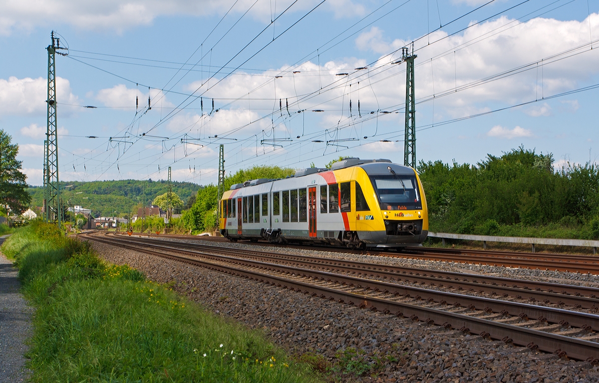 
Der VT 286 (95 80 0648 026-2 D-HEB / 95 80 0648 526-1 D-HEB)  der HLB (Hessischen Landesbahn) ein LINT 41 fährt am 03.05.2014 bei Dutenhofen in Richtung Gießen. Er fährt als RB die Verbindung Limburg/Lahn - Wetzlar - Gießen - Fulda.