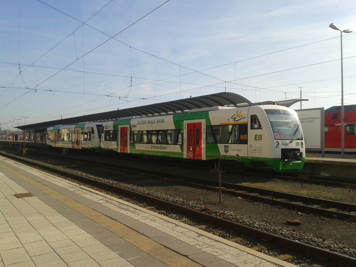 Der VT 322 und ein weiter Triebwagen stehen hier am 10 03.2014 im Hofer Hbf zur Abfahrt nach Gera bereit. Aufgenommen mit meinem Handy