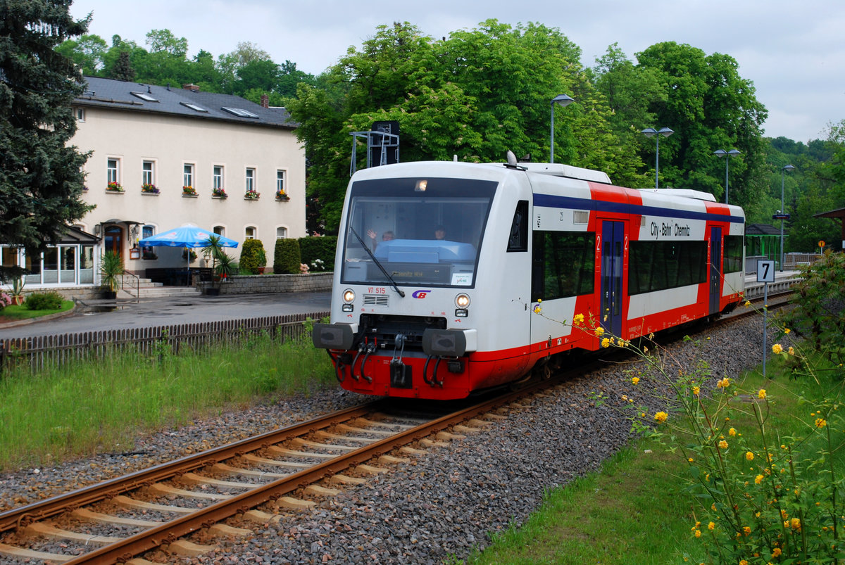 Der VT 515 der Citybahn Chemnitz in Braunsdorf-Lichtenwalde. Ein Gruß geht zurück an die freundlichen Damen im Führerstand. 29.05.2013.