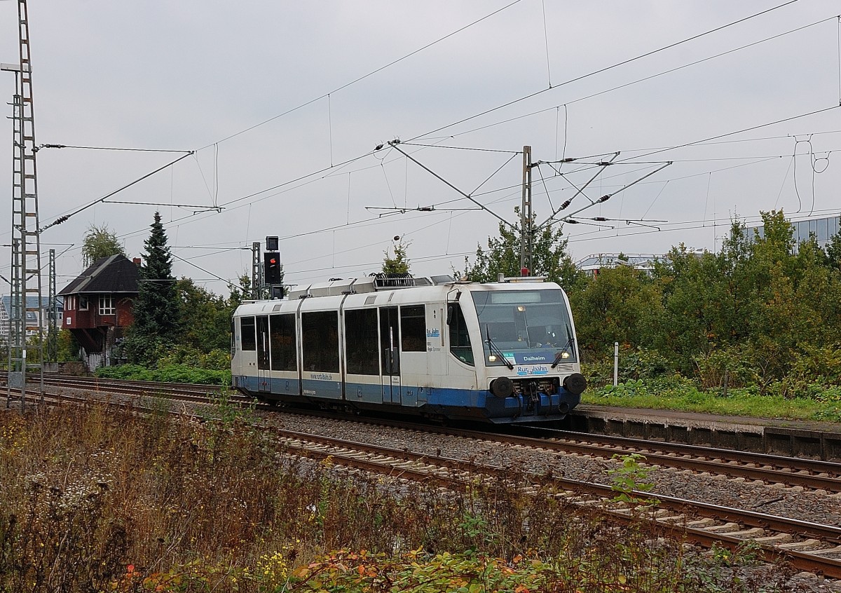 Der VT 6.015 ist bei der Einfahrt in den Rheyder Hbf auf seinem Weg nach Dalheim an der niederlndischen Grenze.
