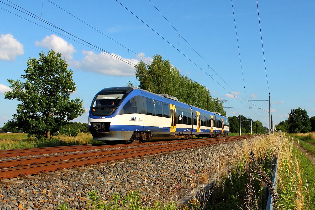 Der VT 738 (95 80 0643 410-3) der NEB auf der RB 12 von Berlin Ostkreuz nach Templin Stadt am 28.06.2016 in Nassenheide.