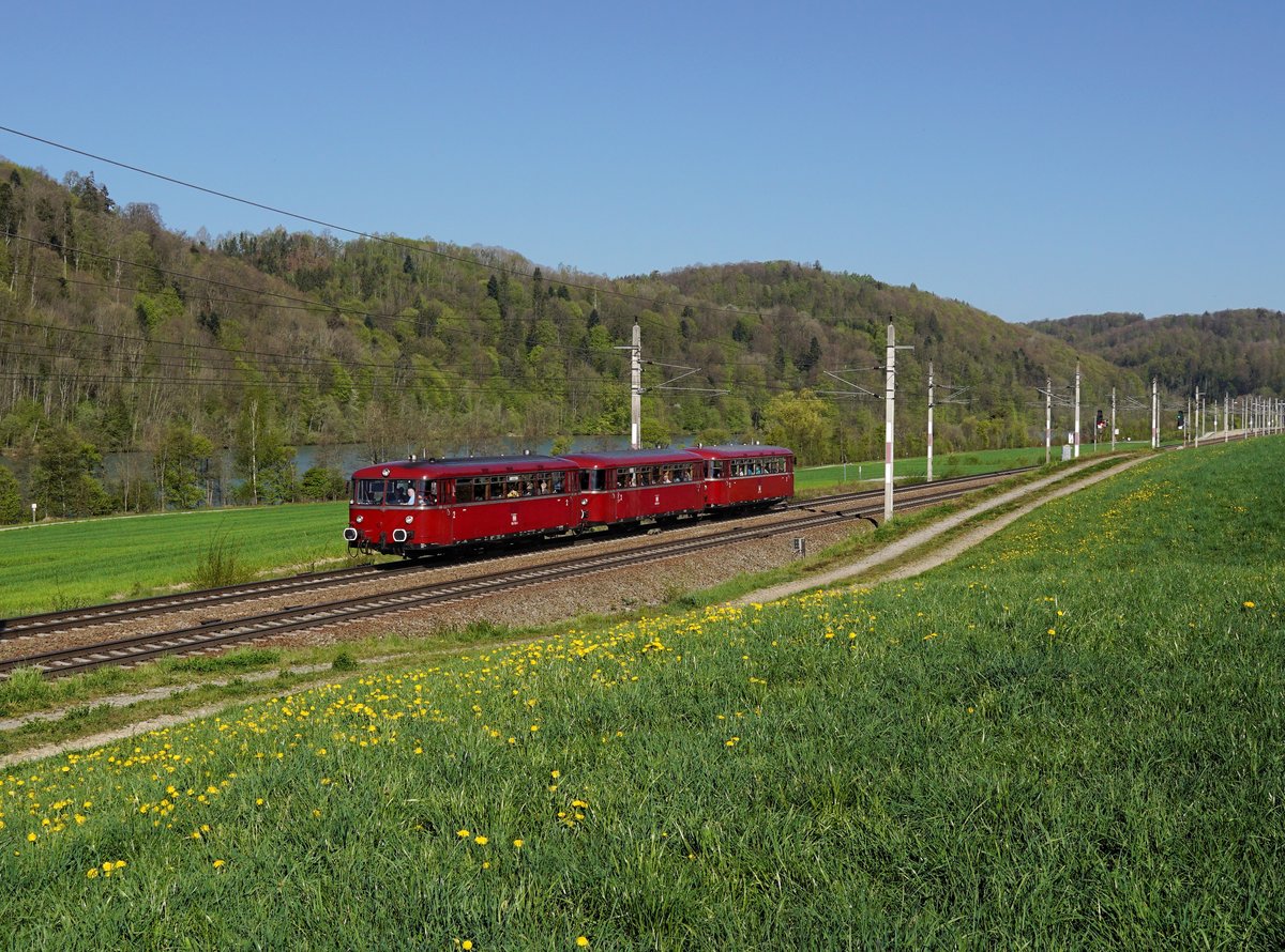 Der VT 98 der PEF als Sonderzug nach Linz am 19.04.2019 unterwegs bei Wernstein.