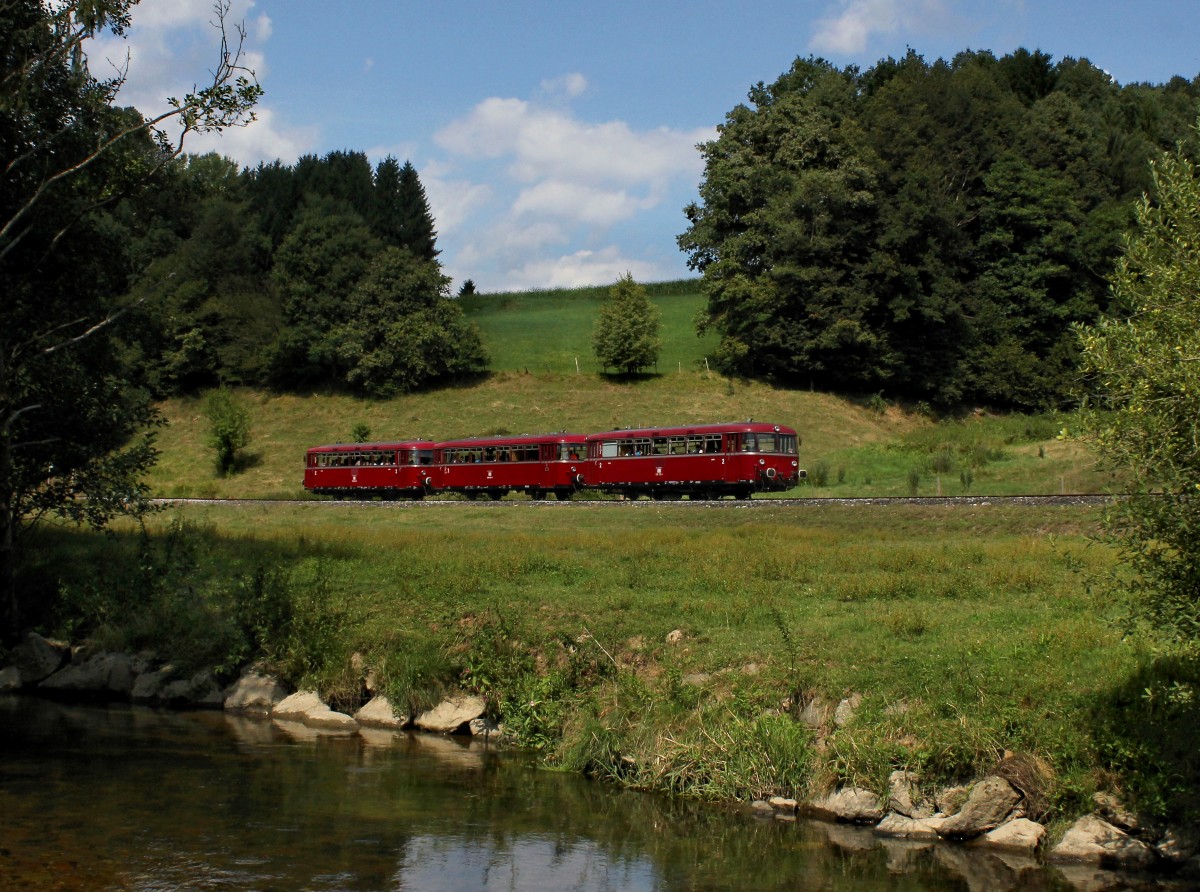 Der VT 98 der PEF als Sonderzug am 15.08.2013 unterwegs bei Rhrnbach.