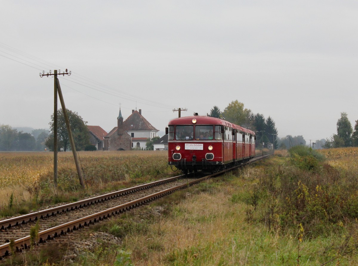 Der VT 98 der PEF als RB nach Mhldorf am 06.10.2013 unterwegs bei Luderbach.
