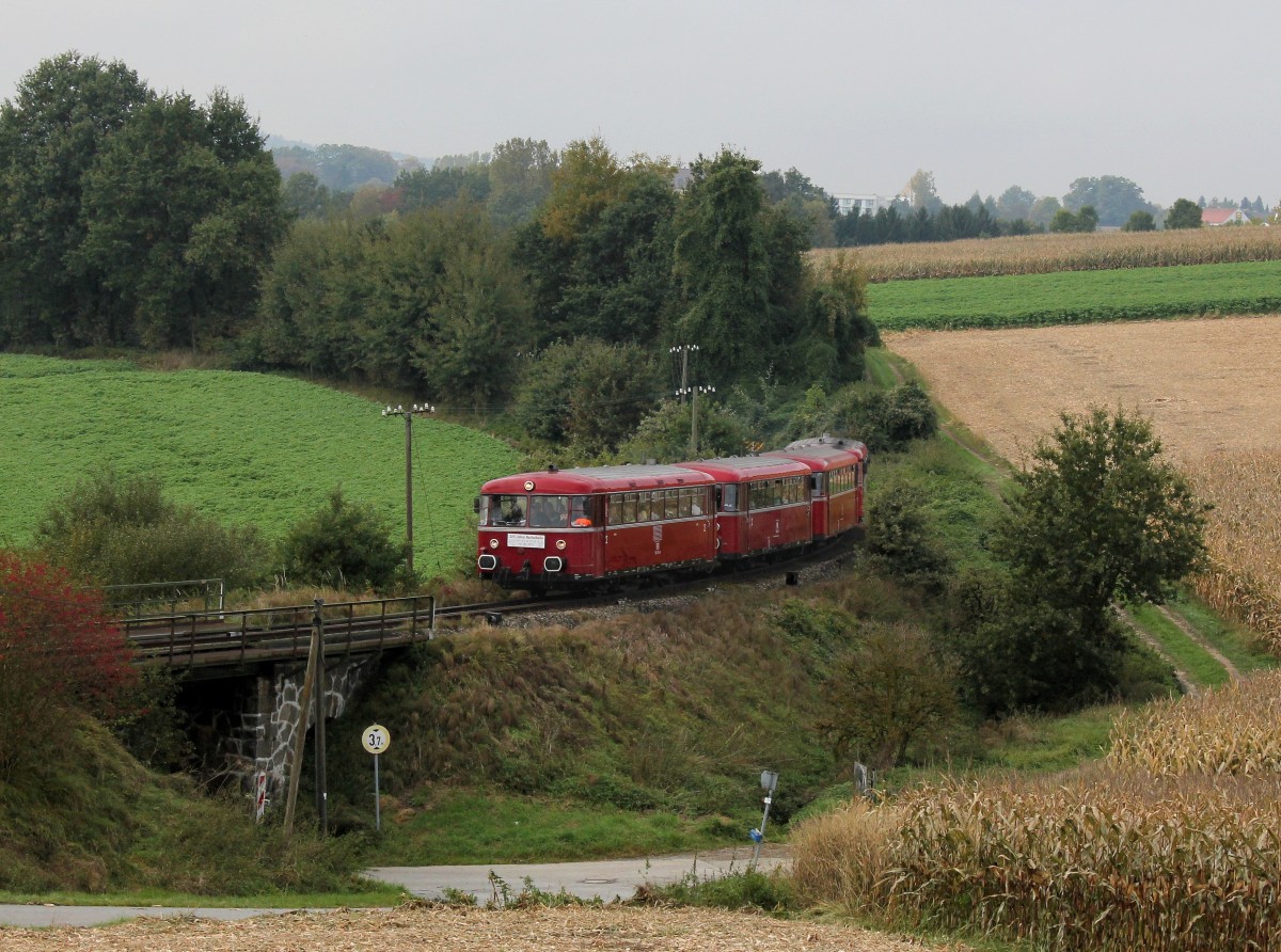 Der VT 98 der PEF als RB nach Passau am 06.10.2013 unterwegs bei Frstenzell.