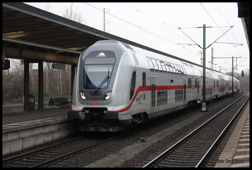 Der  Wackedackel  fährt ein: IC Express nach Leipzig erreicht am 26.1.2016 um 12.06. Uhr den HBF Braunschweig.