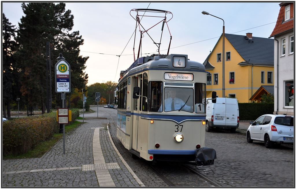 Der Wagenführer lässt mich an der Poststrasse  in Naumburg/Saale aussteigen. (24.10.2015)