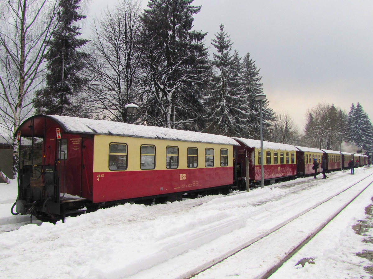 Der Wagenpark der HSB 8920 von Nordhausen Nord zum Brocken, am 29.03.2013 in Drei Annen Hohne.