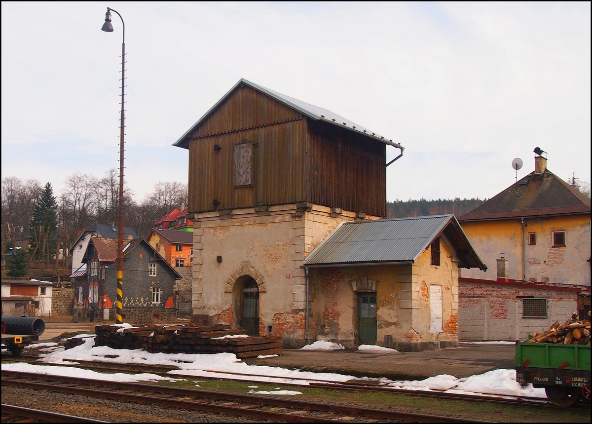 Der Wasserhäuser in Bahnhof Nejdek am 10.3.2015.