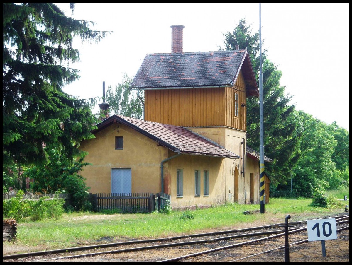 Der Wasserhäuser in Bahnhof Trebivlice am 26.5.2012.