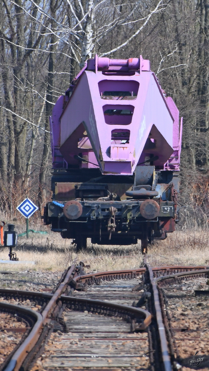 Der weit entfernerte Schienenkran  Leipzig  Anfang April 2018 im Sächsischen Eisenbahnmuseum Chemnitz-Hilbersdorf. 