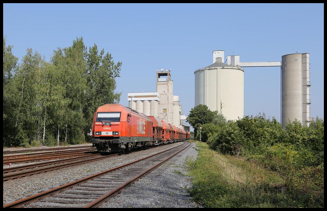 Der WLE Hercules Nr. 23 verläßt hier am 23.08.2019 um 11.34 Uhr mit einem Leerzug Ennigerloh, um zurück nach Warstein zu fahren.