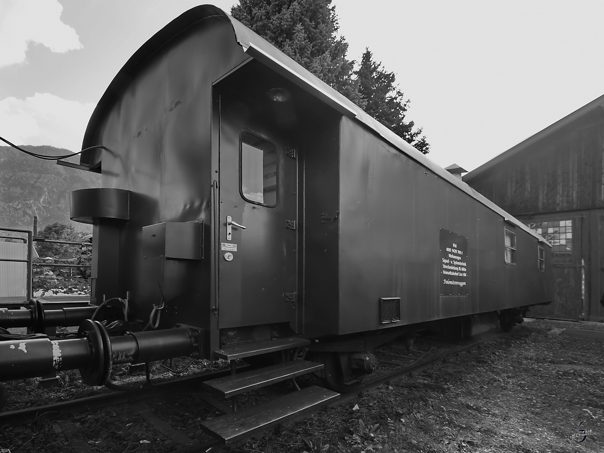 Der Wohnwagen der Signal- und Systemtechnik 4081 9439 790-2  Dolomitenwaggon  war Ende August 2019 im Außenbereich des Heizhauses Lienz zu sehen. 