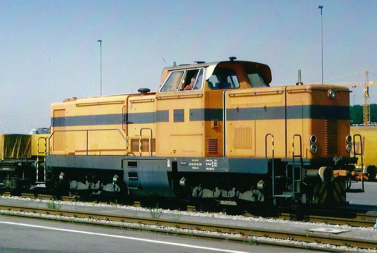 Der Wolf aus Wolfenbüttel (212 902) während seiner Zeit als Lok V der Neusser Eisenbahn. Aufnahme vom 21.5.1994, Neuss, Königsberger Straße.