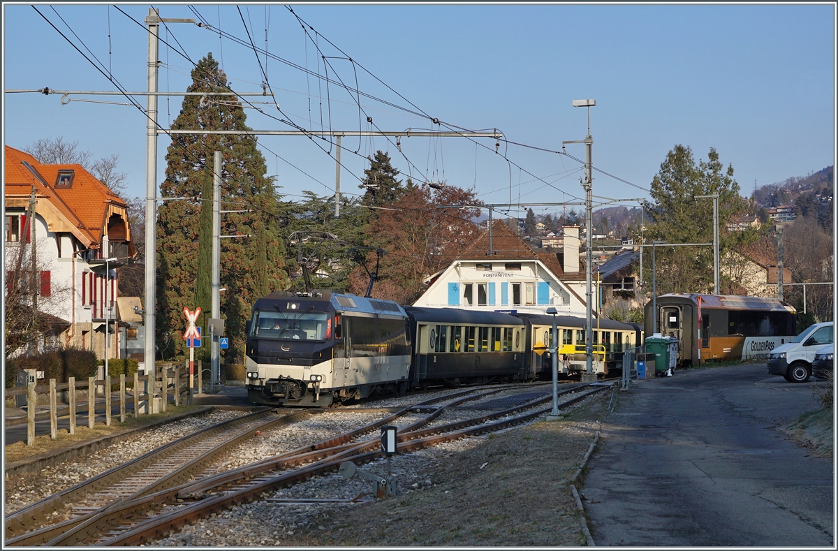 Der zu meiner Überraschung mit einer Ge 4/4 an der Spitze verkehrende Golden Pass Belle Epoque Zug der MOB stachelte mich an, noch weitere Bilder dieses Zuges zu bekommen und diese mit der bangen Frage: Bleibt die Lok im Belle-Epoque Umlauf. Die ersten beiden Bilder zeigen den PE 2224 kurz nach Chernex, am folgenden Tag wählte ich für den PE 2214 Fontanivent und als Krönung und vorläufigem Abschluss stand am Montag Rougemont auf dem Programm.

Bei etwas freundlicherem Wetter zeigt sich auch am folgenden Tag erneut die Ge 4/4 8002 vor dem MOB GoldenPass Belle Epoque Zug  2214 auf der Fahrt von Montreux nach Zweisimmen, und ich hatte mir für das Bild im Hinblick auf den Sonnenstand Fontanivent ausgesucht, wobei ich vergeblich gehofft hatte, dass der Zug in Fontanivent auch kurz anhalten würde. 

10. Januar 2021