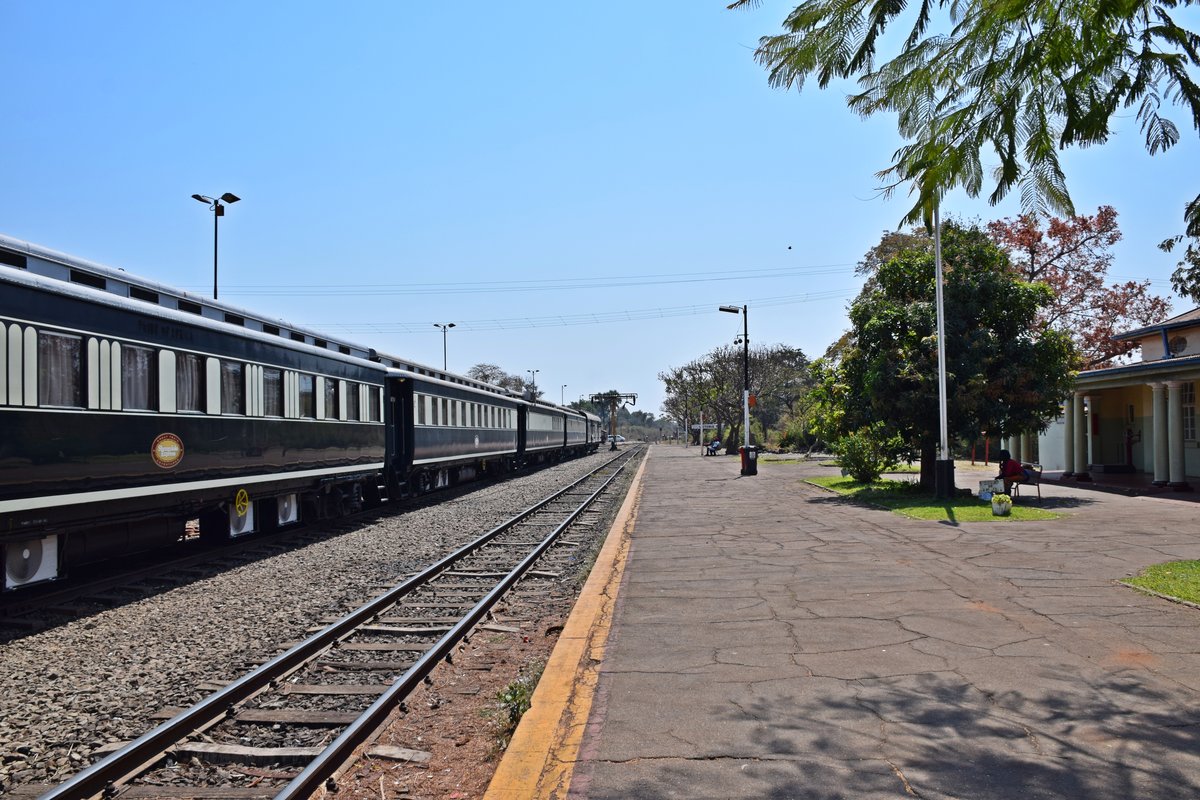Der Zug des Shongololo Express am 28.08.2017 in Victoria Falls. Das Fahrtroute des Zuges ist mir leider nicht bekannt.