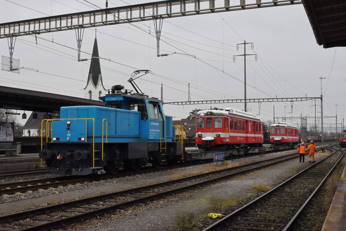 Der Zug, mit den BDe 4/4 47 ist steht im Bahnhof Kaiseraugst und wartet auf die Weiterfahrt zum Werk 2 der Firma Thommen. Die Aufnahme stammt vom 10.12.2020.