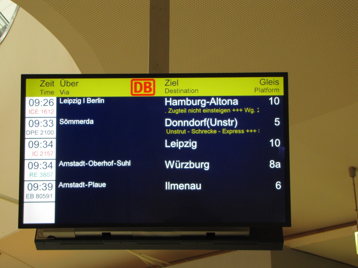 Der Zugzielanzeiger in der Bahnhofshalle in Erfurt Hbf, am 01.05.2014.