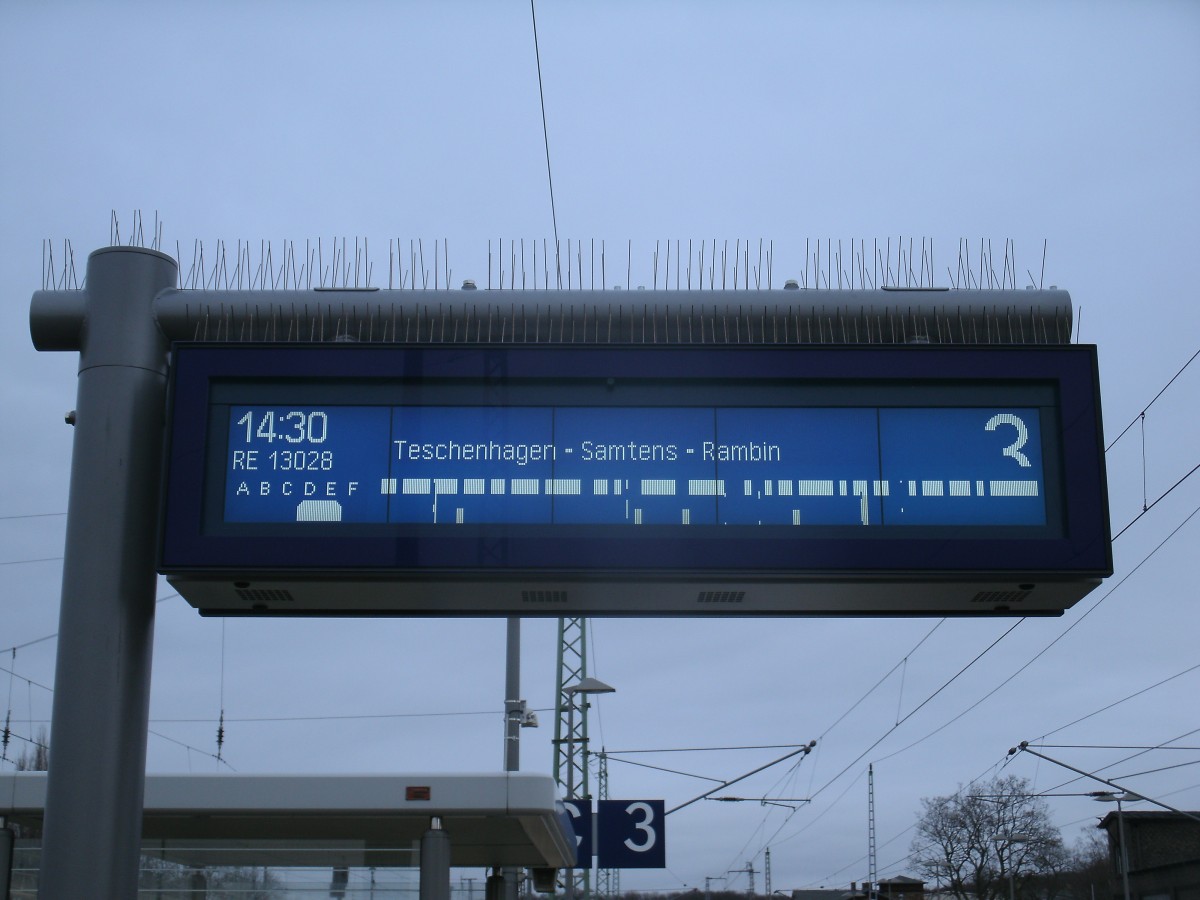 Der Zugzielanzeiger in Bergen/Rügen spielte,am 16.Dezember 2013,verrückt.