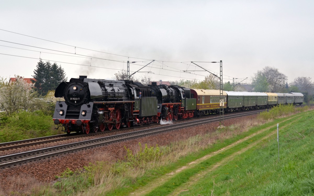 Der zweite Jubiläums-Sonderzug am 12.04.14 wurde von 01 1533 und 23 1097 nach Riesa gebracht. Ohne große Mühe ziehen sie ihren Zug durch Zeithain Riesa entgegen.