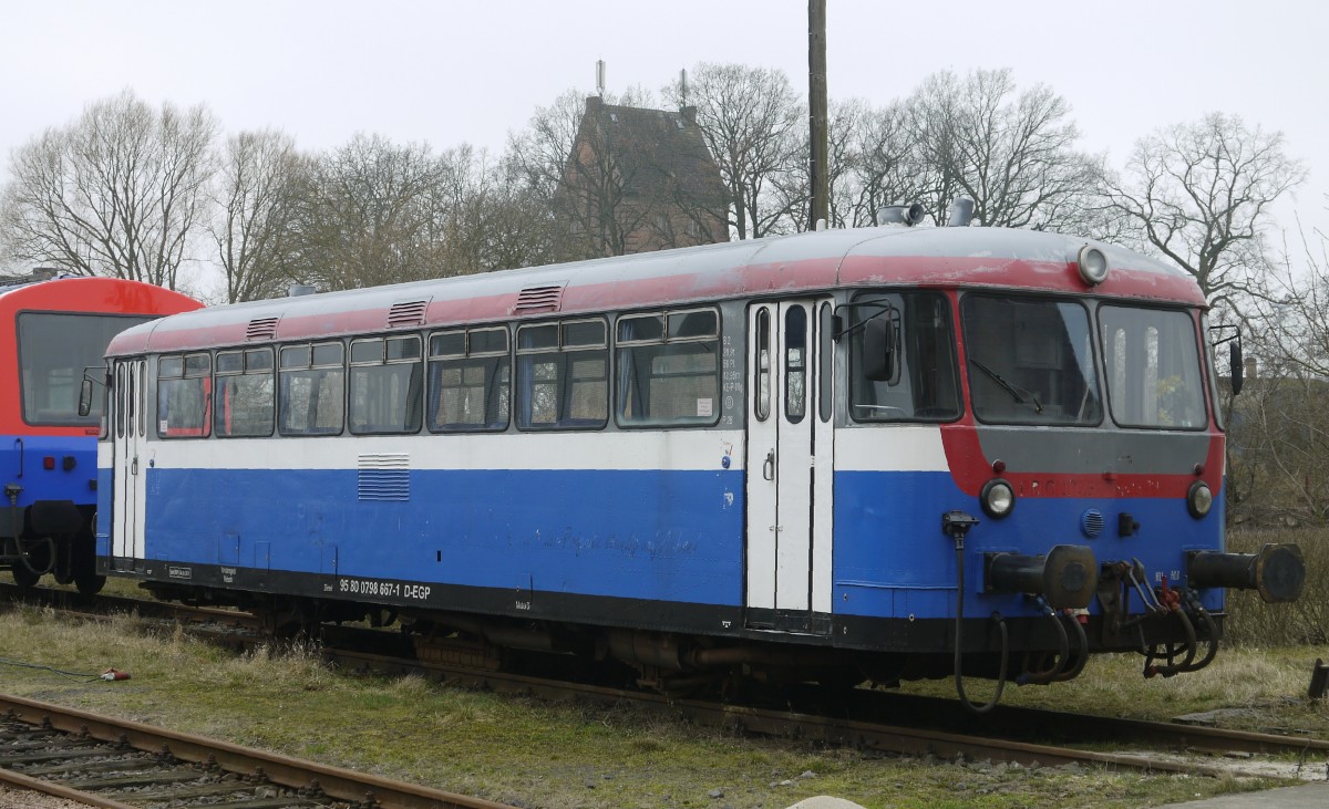 Der zweite mit FER-Nr. versehene Uerdinger Schienenbus der EGP: 95 80 0798 667-1 D-EGP, der zwischenzeitliche PEG-T 11, in Meyenburg, 6.3.14.