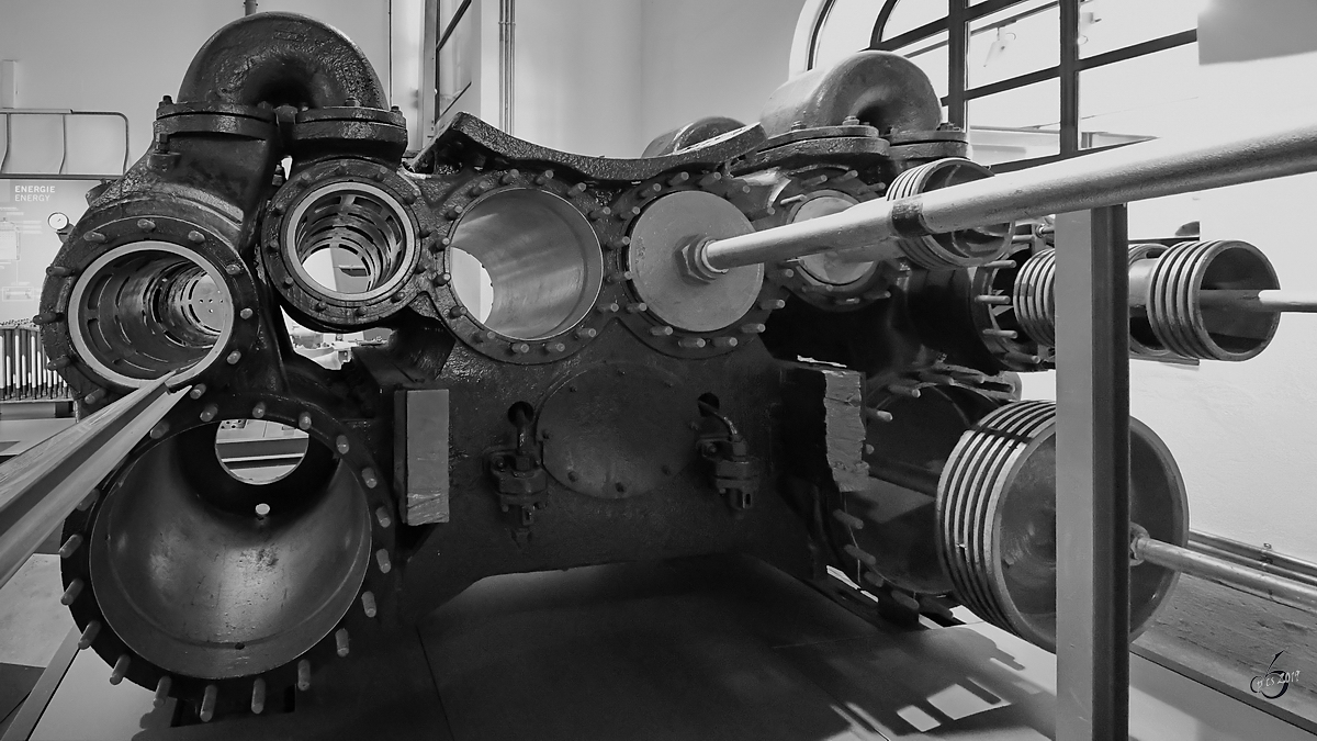 Der Zylinderblock der 18 610 in seinen beeindruckenden Dimensionen. (Deutsches Dampflokomotiv-Museum Neuenmarkt-Wirsberg, Juni 2019)