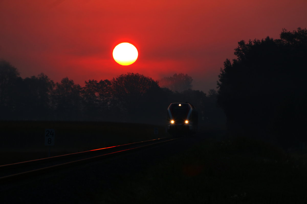 Derzeit kann ich Morgens nicht die Finger von meiner Kamera lassen ,.... 
Die tiefstehende Sonne zaubert eine ganz eigen Stimmung in die Landschaft. 
30.09.2016 bei Groß Sankt Florian 