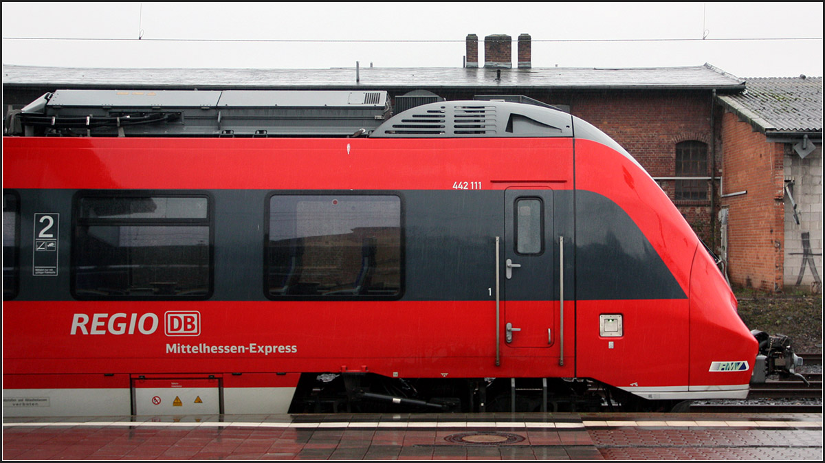 Designstudie Talent 2 -

Ein Talent 2 im Bahnhof Gießen, hier 442 111. Vom Fahrkomfort fand ich diesen Triebwagen schwächer als unsere S-Bahnen der Baureihe 430. Mit beiden Fahrzeugen war ich an diesem Tag unterwegs.

02.01.2016 (M)