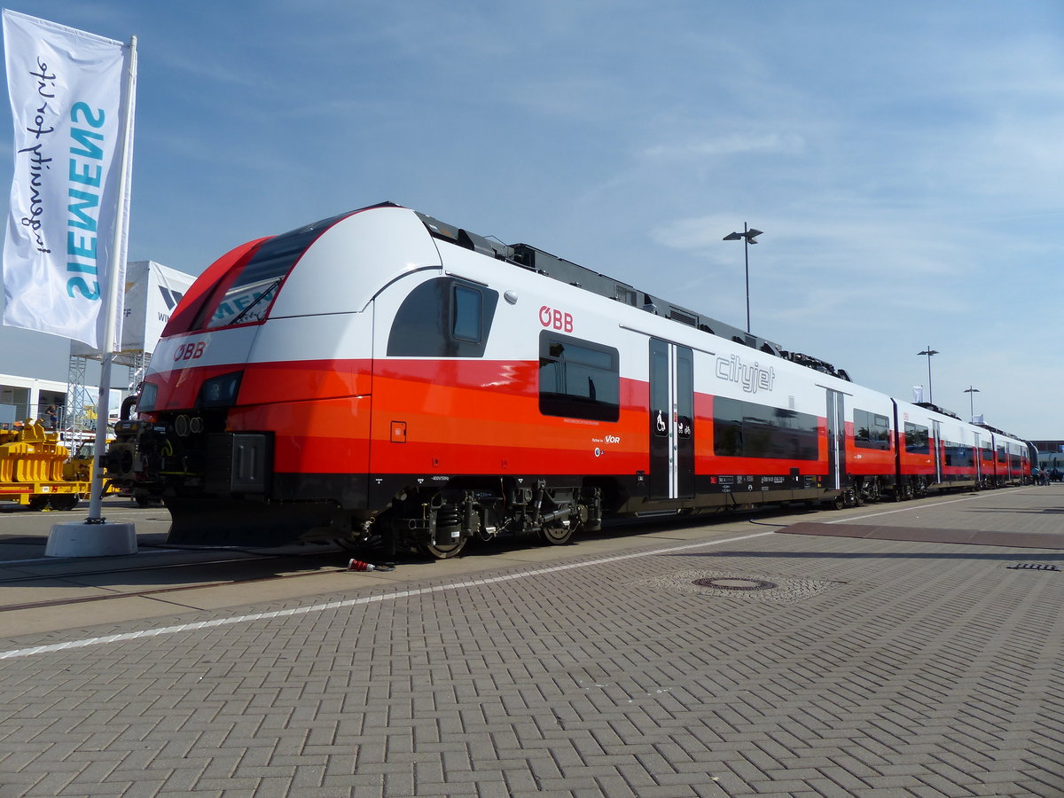 Desiro ML der ÖBB cityjet auf der InnoTrans 2016. Berlin im September 2016.