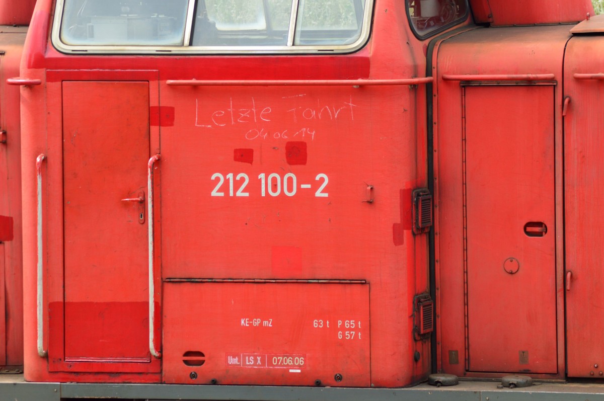 Detailansicht der 212 100-2, die am 4.6.2014 ihre letzt Fahrt absolvierte und dann von der Bayernbahn in Nördlingen nach Mosbach zur Firma Gmeinder gebracht wurde, wo sie nun ihrer Aufarbeitung harrt.14.6.2014