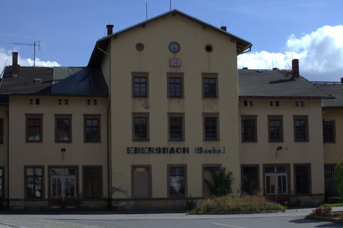 Detailansicht des nunmehr verwaisten EG des Bahnhofes Ebersbach.25.09.2015 12.20 Uhr.