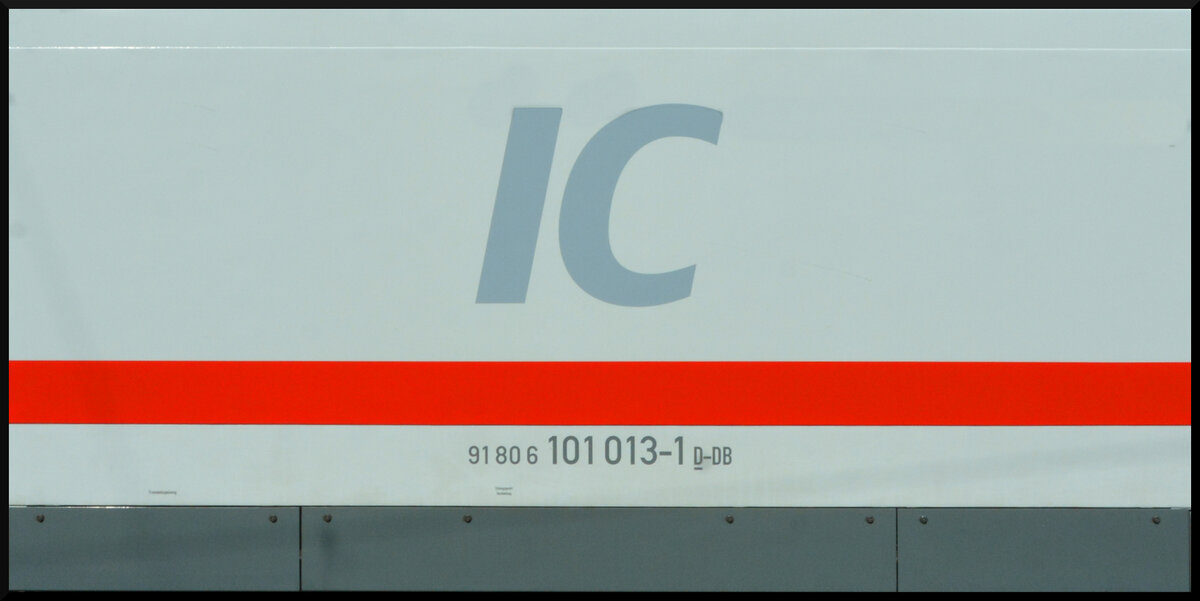 Detailansicht der in ICE-Lackierung gestalteten 101 013-1 am 22.04.2023 in Würzburg. 